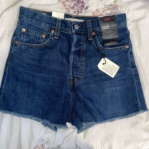 Levi’s Ribcage Shorts